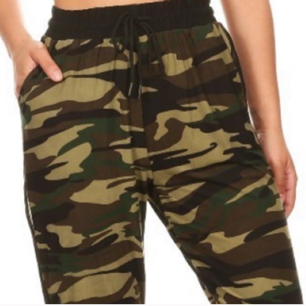 Camouflage Drawstring Sweats - Picture 5 of 6